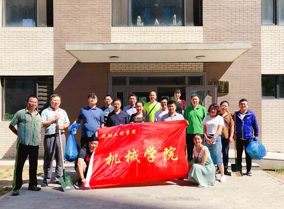 说明:3党员活动合影.JPG
